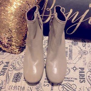 Worn 1X Tory Burch Tan/Taupe leather comfortable booties, size 11.